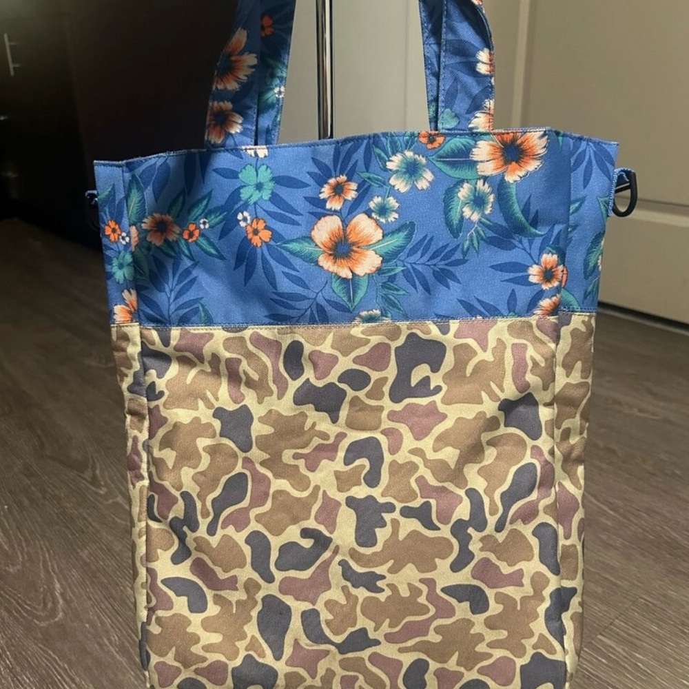 Herschel Supply Company Blue Floral and Tan Camo Tote Nwot